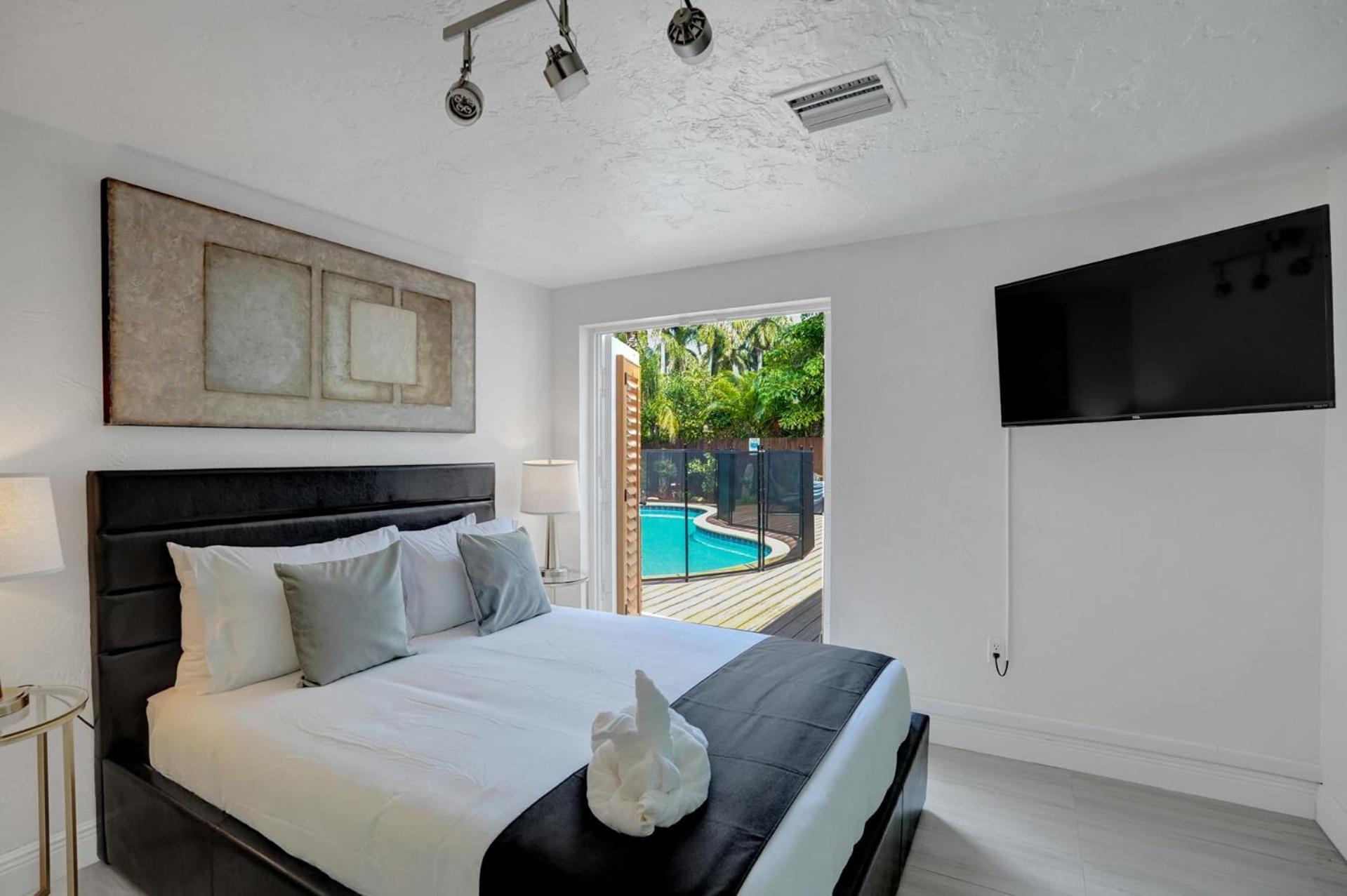 Private Pool With 5 Bedroom Retreat Hollywood Exterior photo